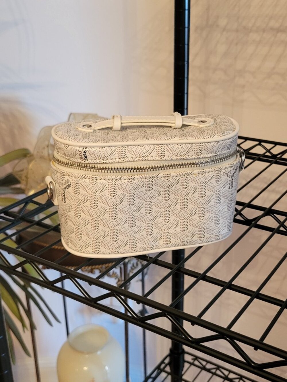 **cute white makeup purse. No brand.